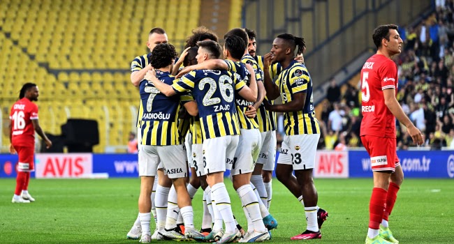 Fenerbahçe'ye galibiyet yetmedi         ~          Sportrendy