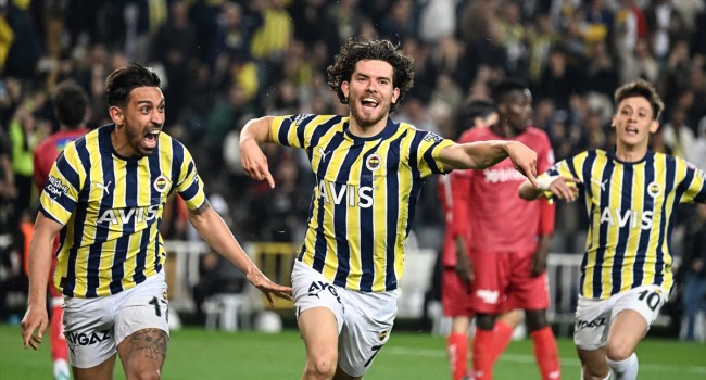 Demir Grup Sivasspor'u 3 golle geçen Fenerbahçe finalde         ~          Sportrendy